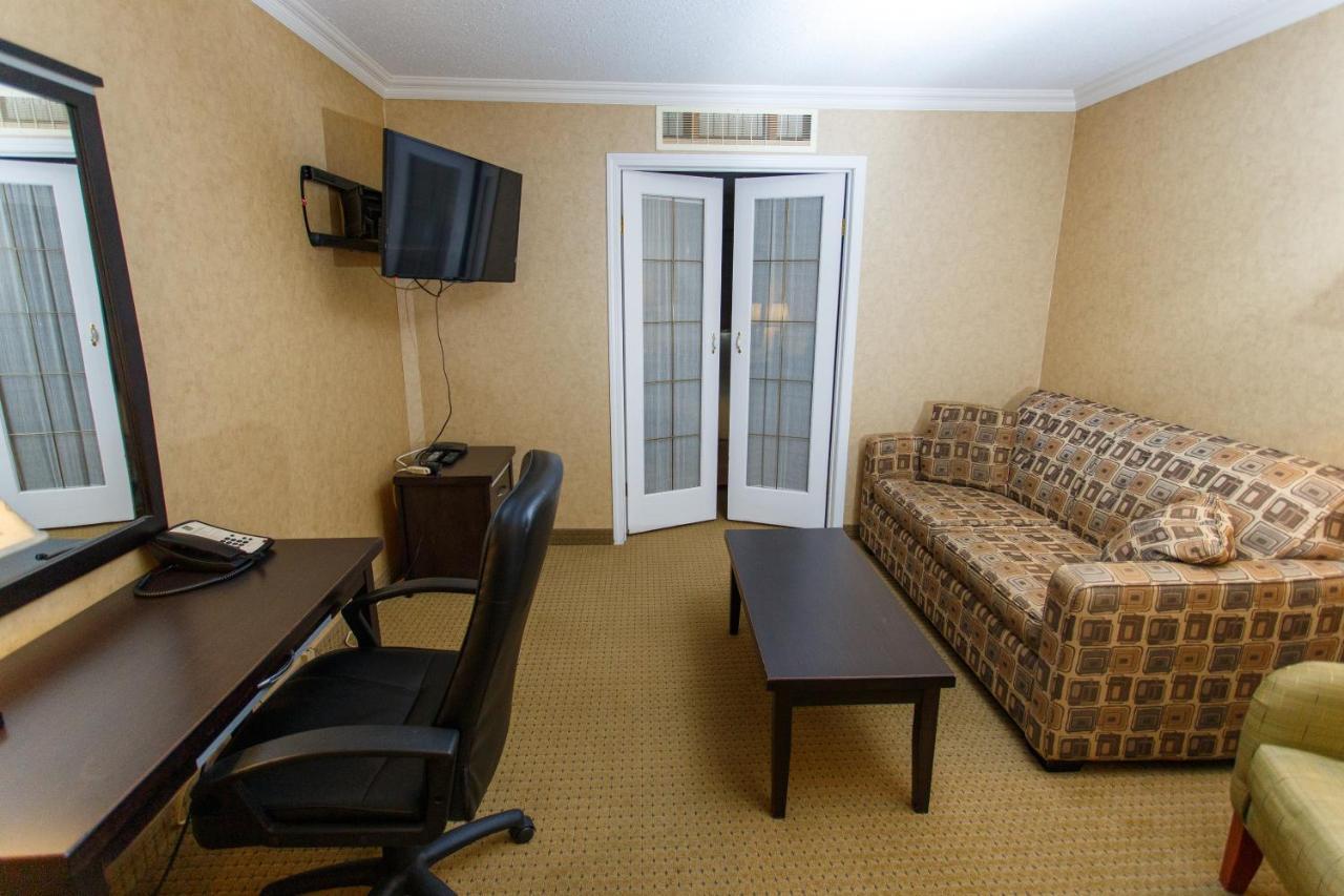 The George Dawson Inn & Conference Centre Dawson Creek Buitenkant foto