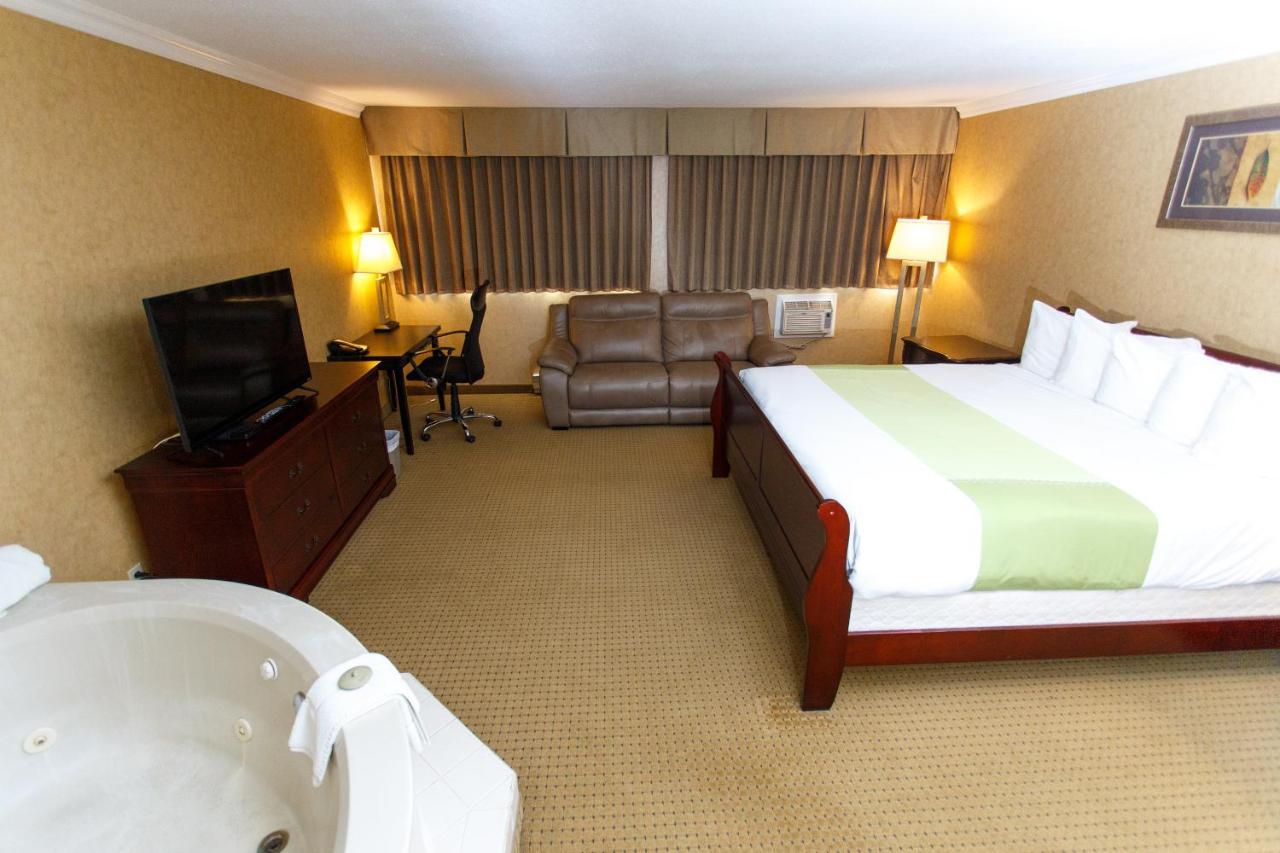 The George Dawson Inn & Conference Centre Dawson Creek Buitenkant foto