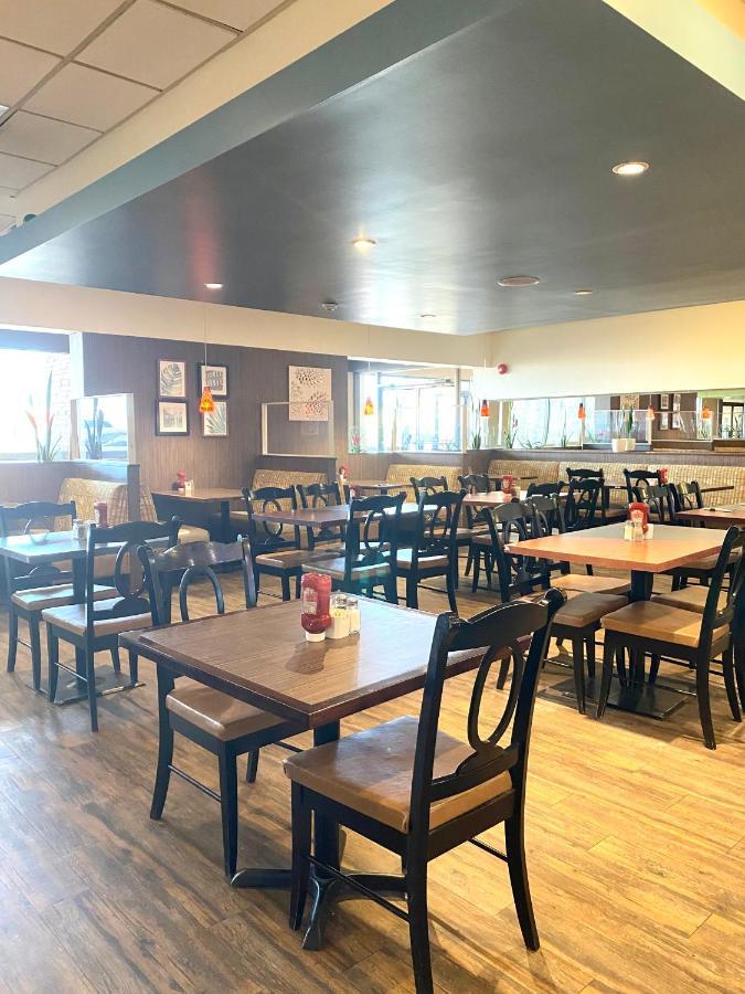 The George Dawson Inn & Conference Centre Dawson Creek Buitenkant foto