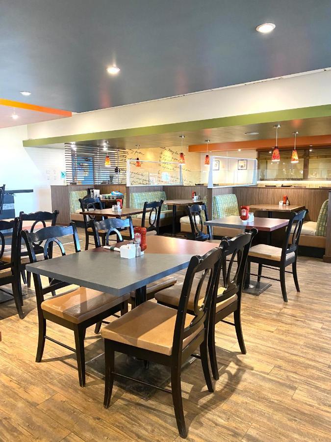 The George Dawson Inn & Conference Centre Dawson Creek Buitenkant foto