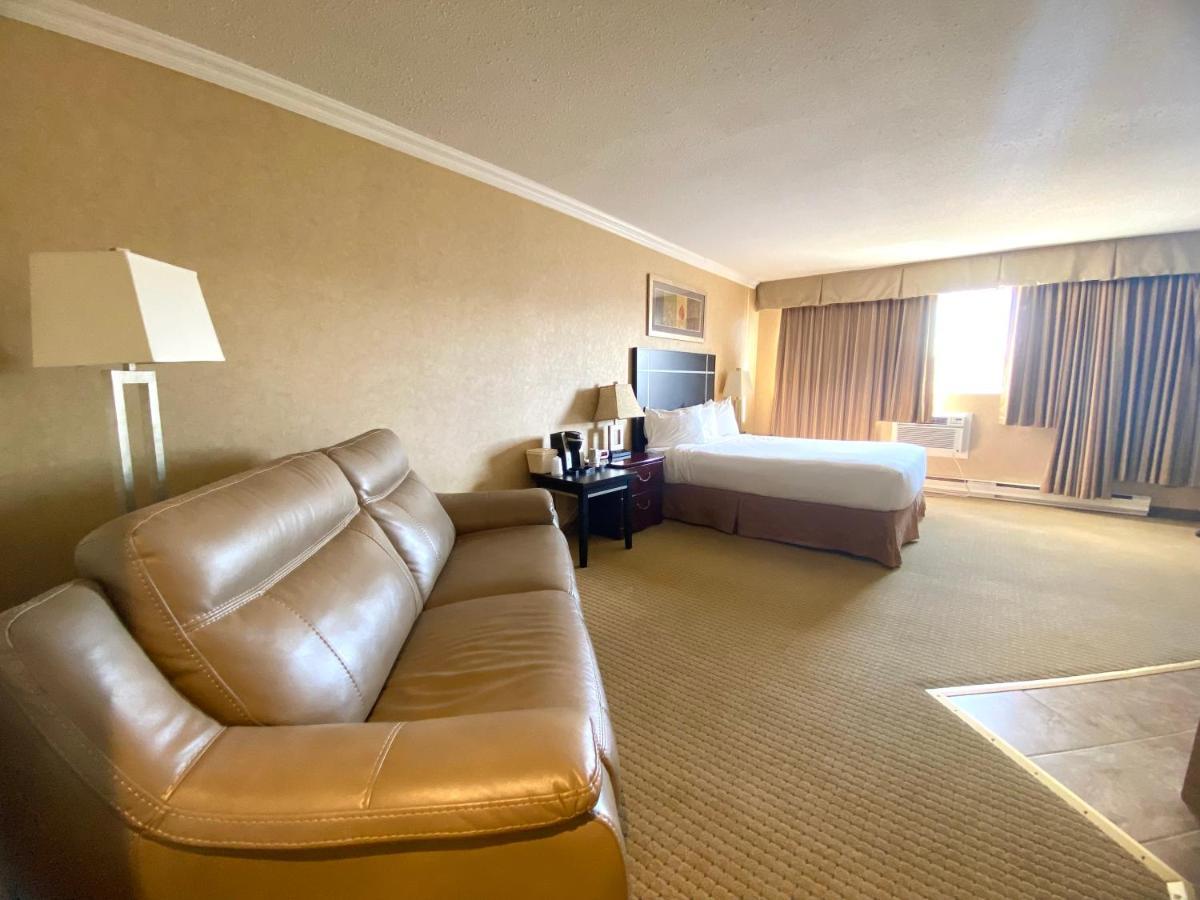The George Dawson Inn & Conference Centre Dawson Creek Buitenkant foto