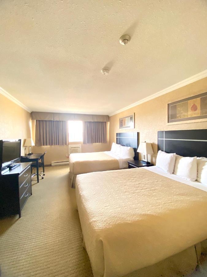 The George Dawson Inn & Conference Centre Dawson Creek Buitenkant foto